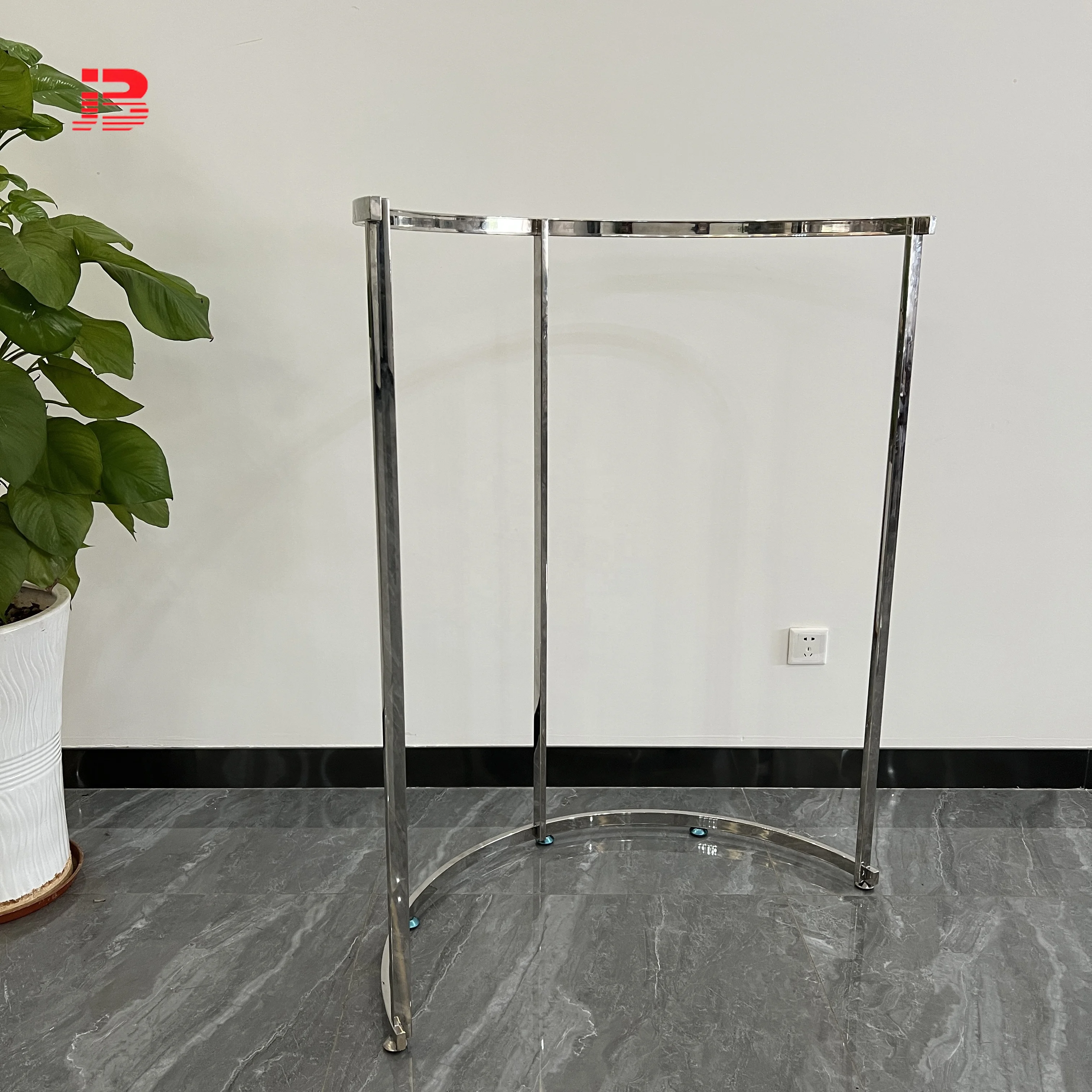 Semi-Circular Island Rack Hanger Stainless Steel Clothing Display Rack manufacture