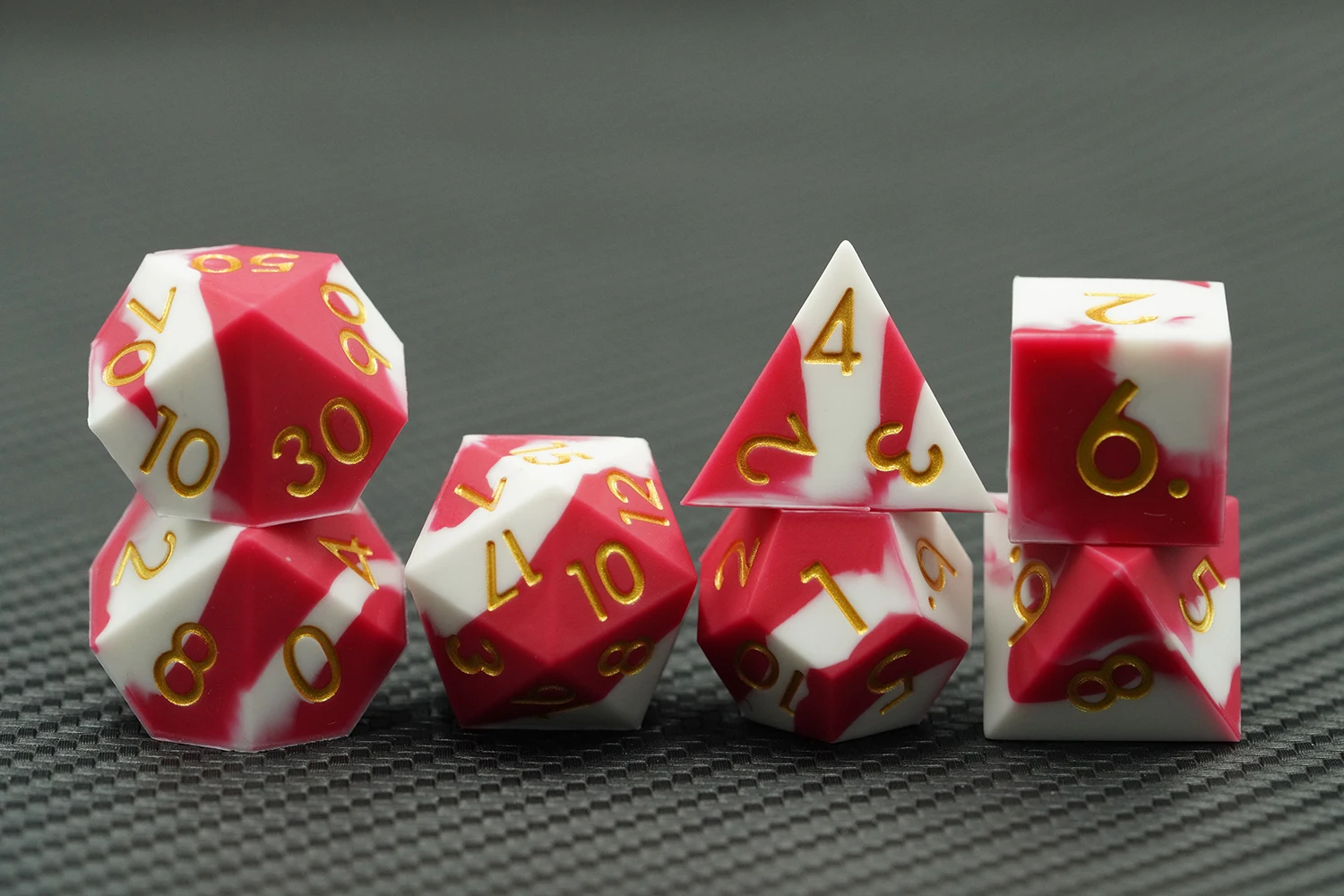 Handmade 16mm Polyhedral Silicone Dice Set Red White Gold Number 7pcs for DND Games factory