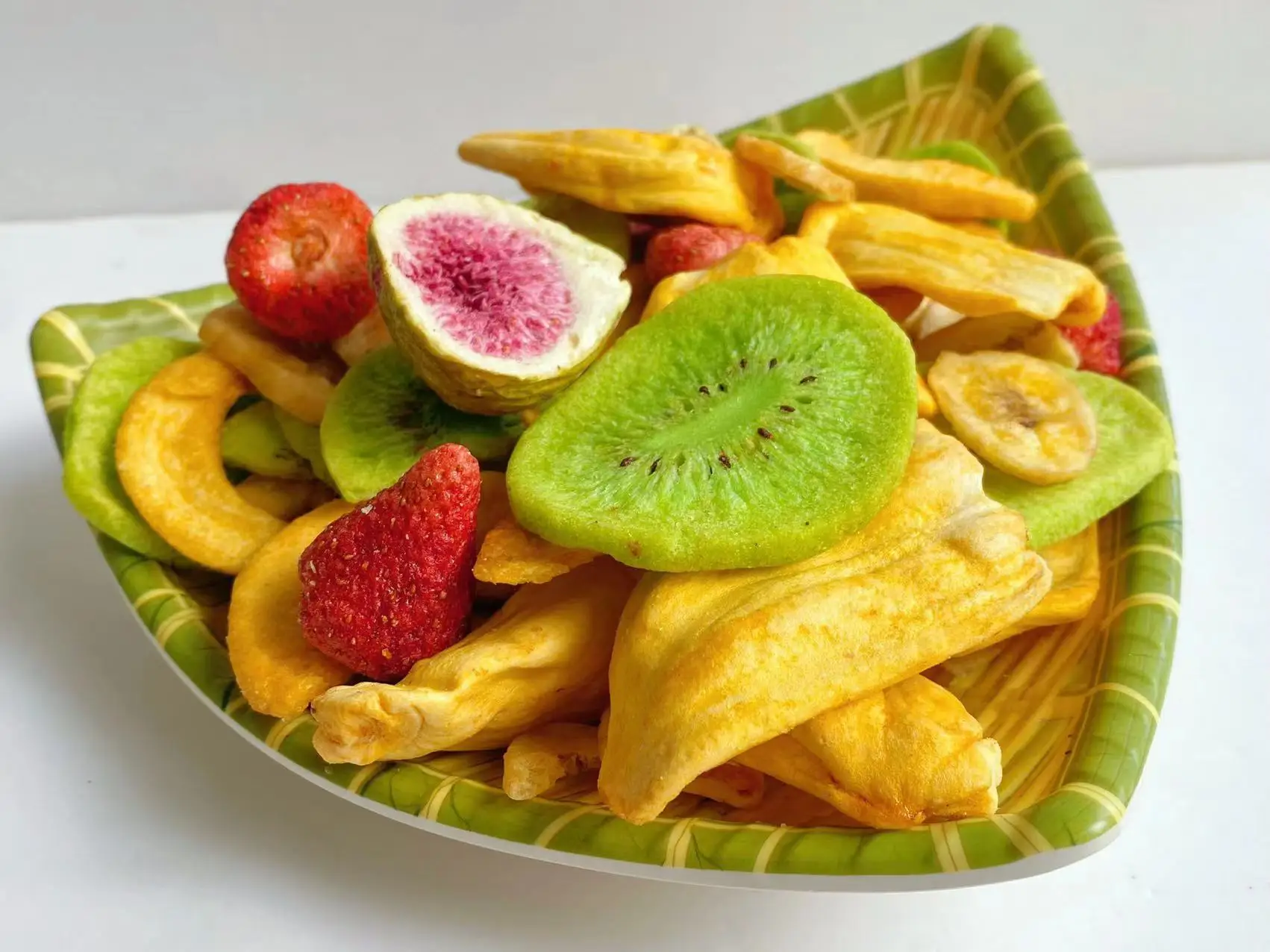 Tropical Mixed Dried Fruits and Vegetables Healthy Snack OEM Fried Mix Fruit Chips