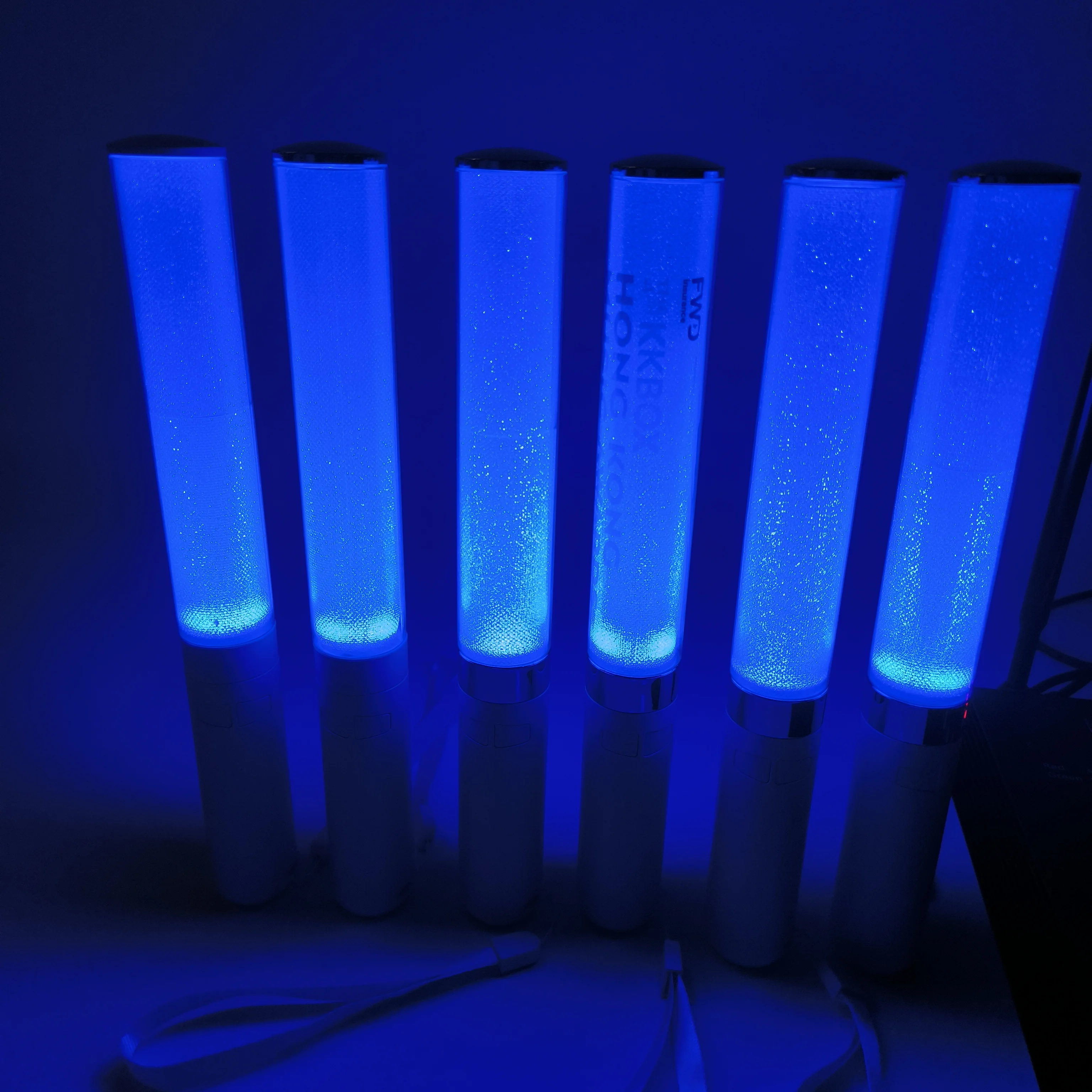 High Quality 15 Color Remote LED Flashing Concert Cheering Stick Battery Operated Glowing Stick for Christmas Party Decorations