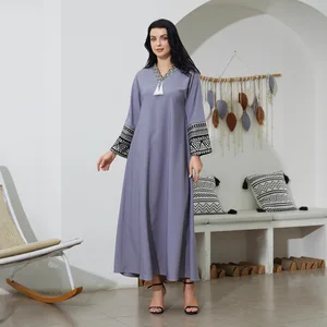 Wholesale New Middle Eastern Muslim Robe Dress Women Stitching Embroidered V-neck Dress
