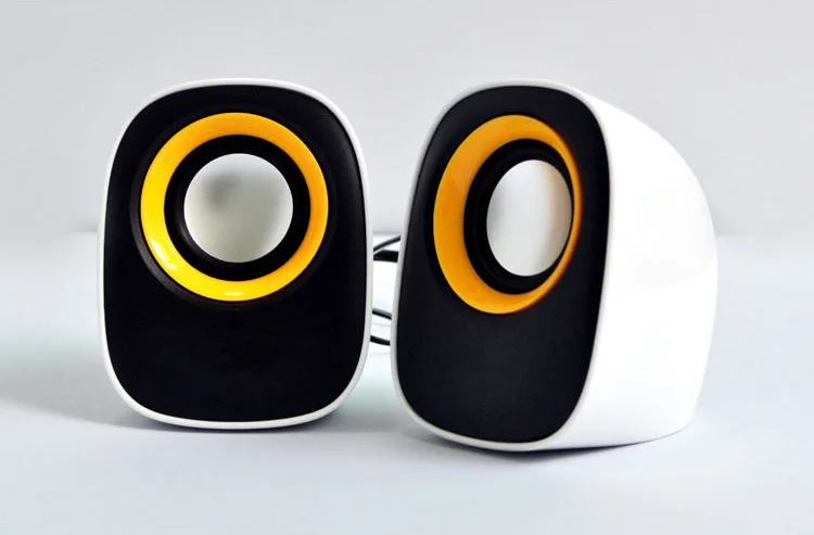 TOP ONE 2025 Hot Sale USB 2.0 Mini Battery Powered 2W+2W FM Supported CE/FCC Certified Portable Speaker for Computer Laptop