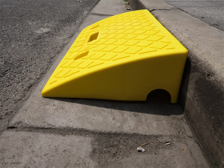 Portable Lightweight Heavy Duty Driveway Sidewalk Plastic Curb Threshold Ramps