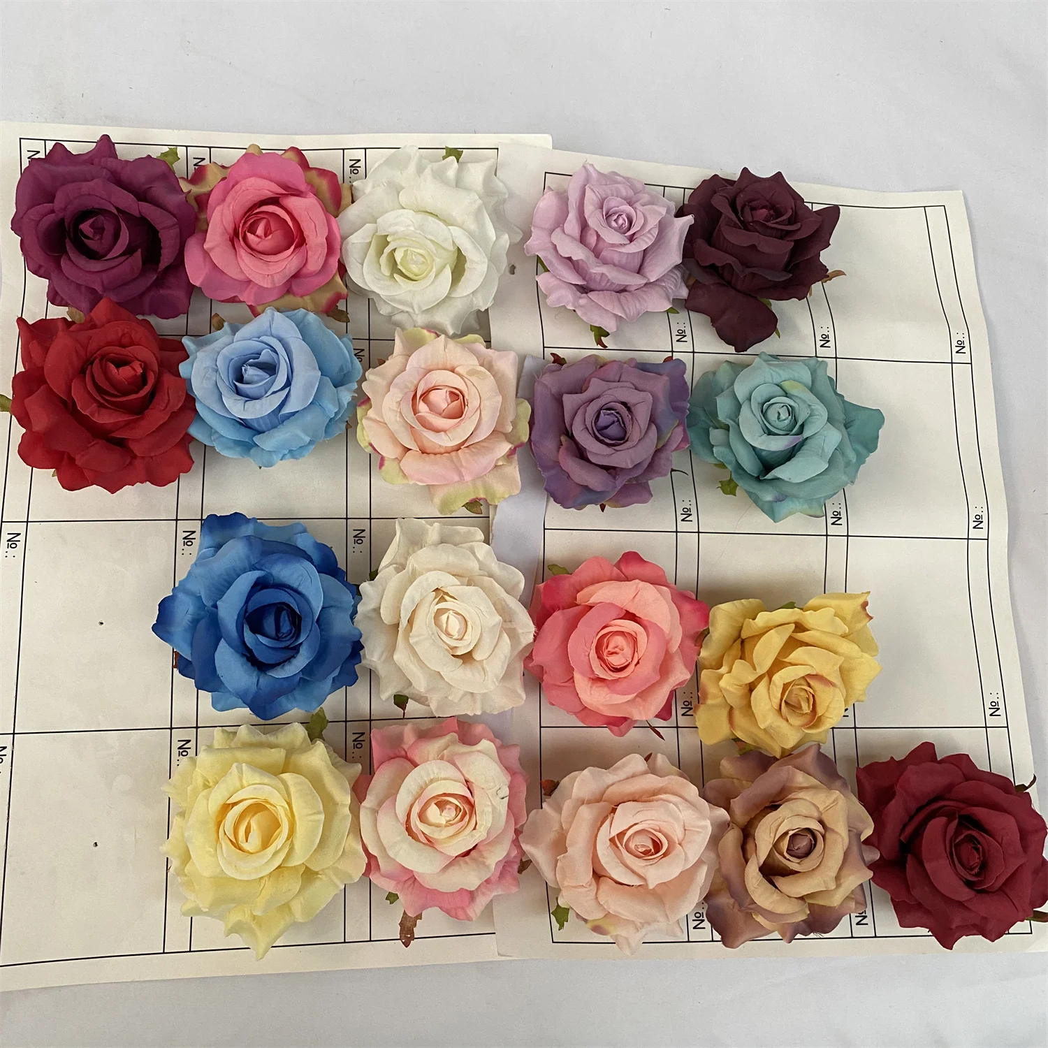 Skep 'n weelderige en uitnodigende atmosfeer met kunsmatige buiteplante