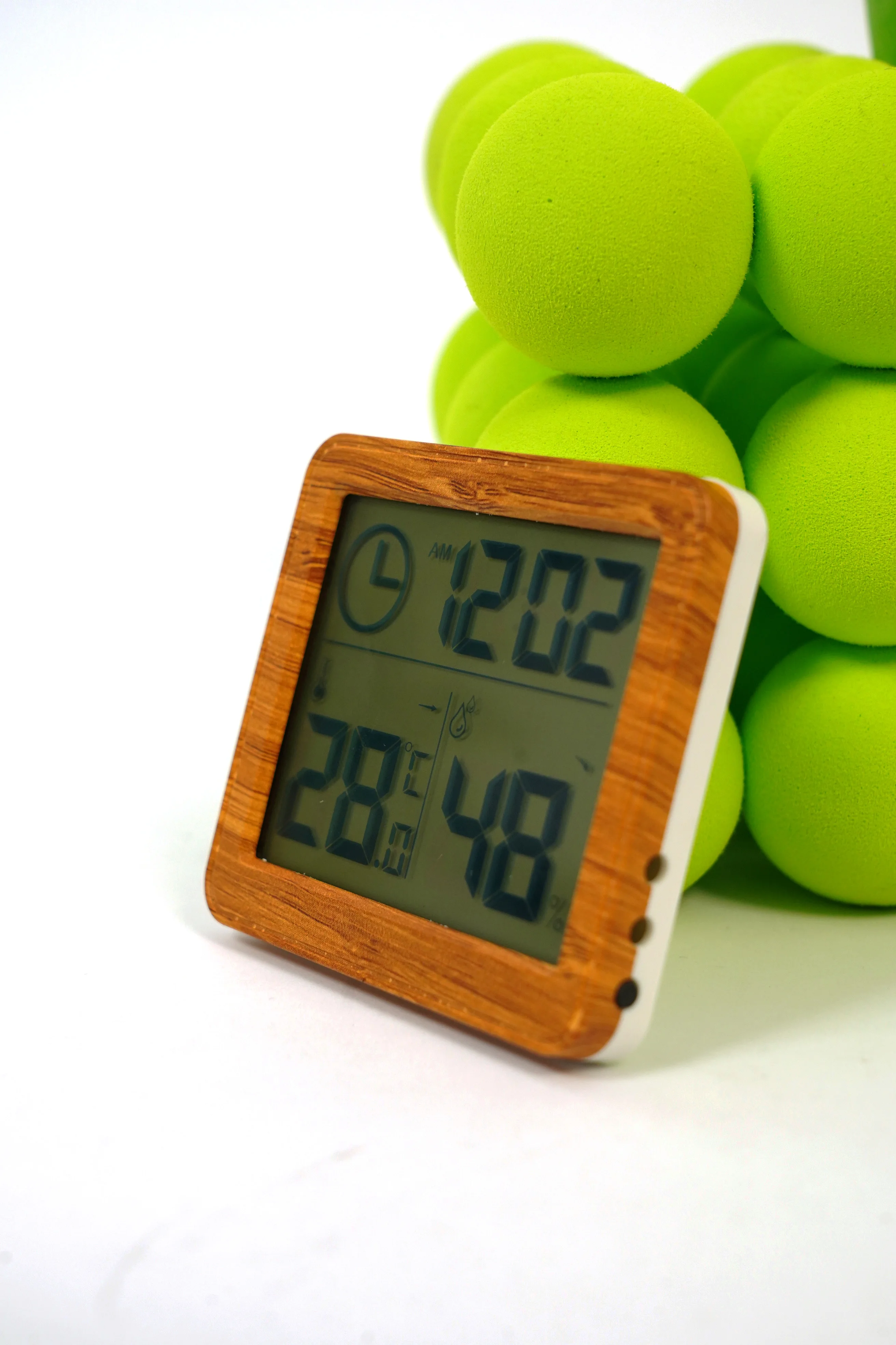 Hot Sell Quadrate Thermo-hygrometer °C/°F Switch LCD Digital Screen Display Indoor Thermometer With Hanging Hole Brackets