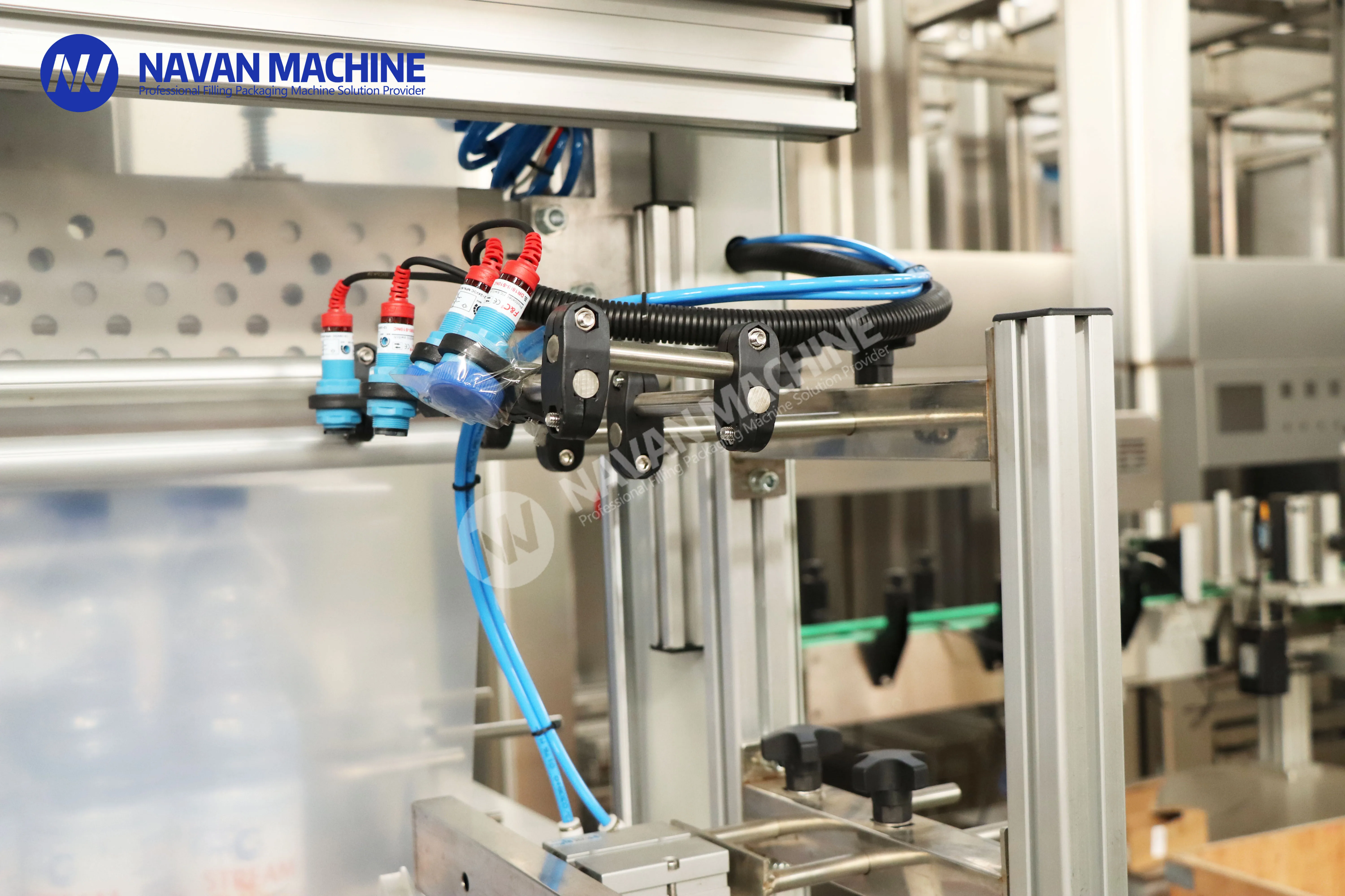 Heat Shrink Film Wrapping Machine Automatic Plastic Bottle PE Film Packaging Machine for Water Juice Carbonated Drink Bottle supplier