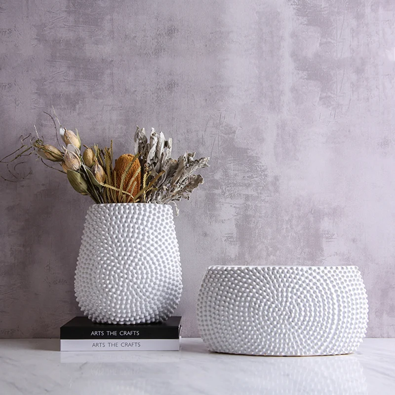 流行家用北欧装饰白色 黑色斑点扁平陶瓷花瓶 Buy 古董白色陶瓷花瓶 经典和当代陶瓷花瓶 简约质感花瓶product On Alibaba Com