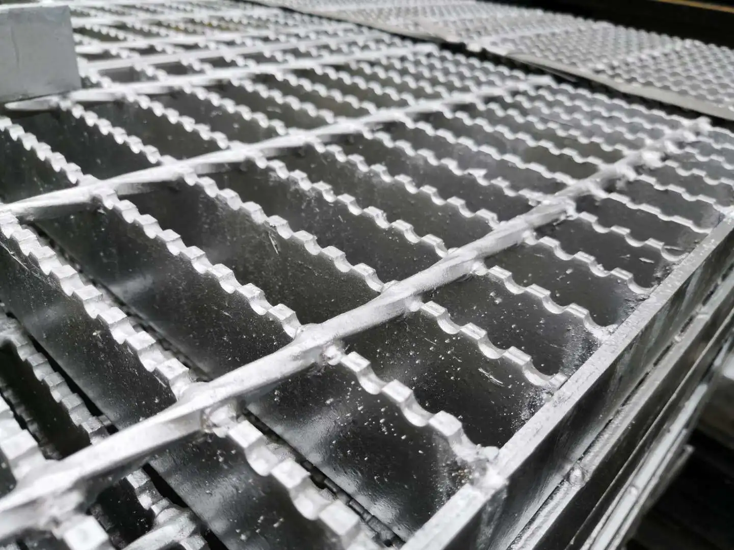 Plain or Serrated Steel Grating, Bar Grating - China Bar Grating