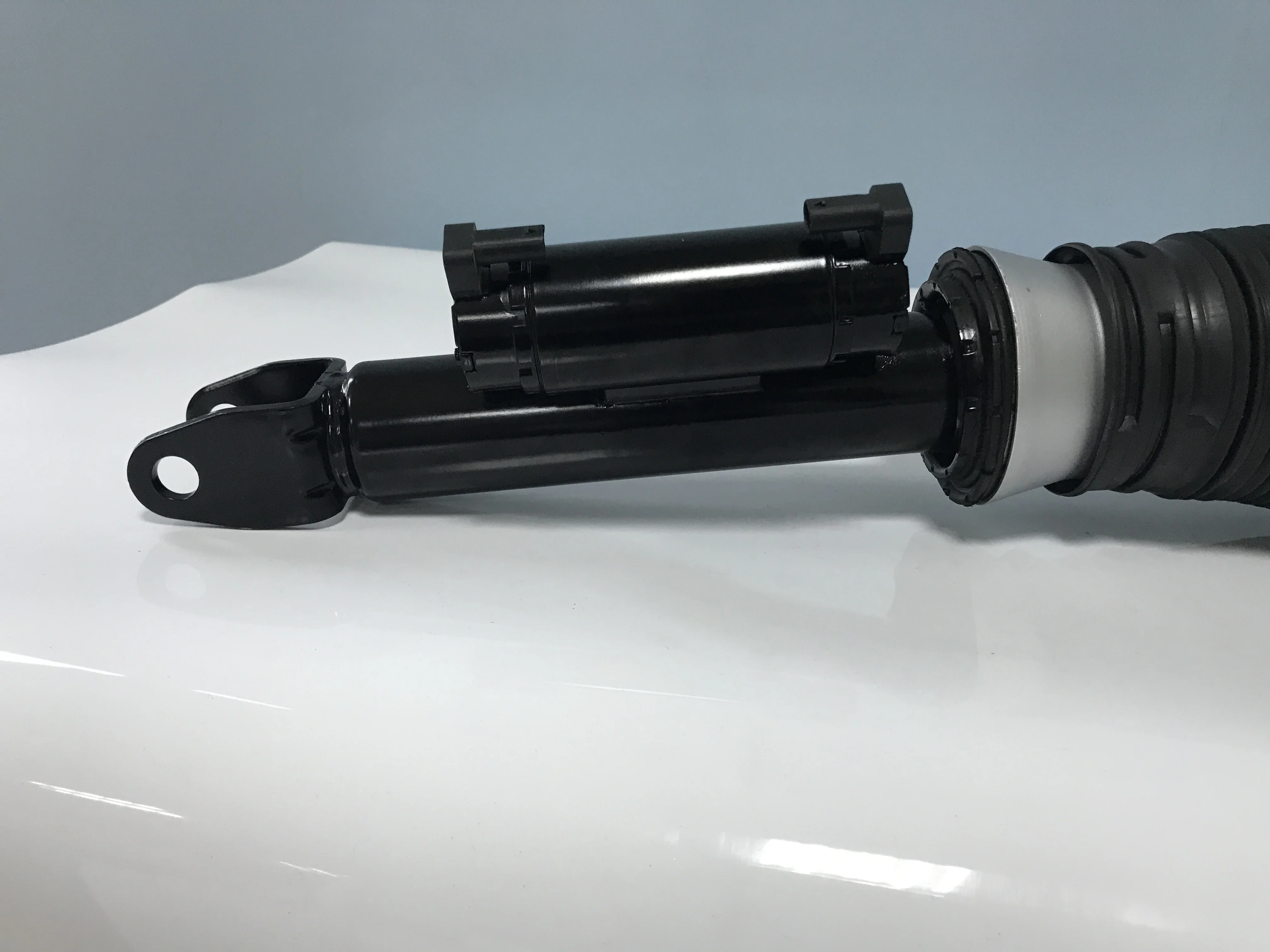 OEM A2233207102 A2233208803 Front Right Shock Absorber Air  