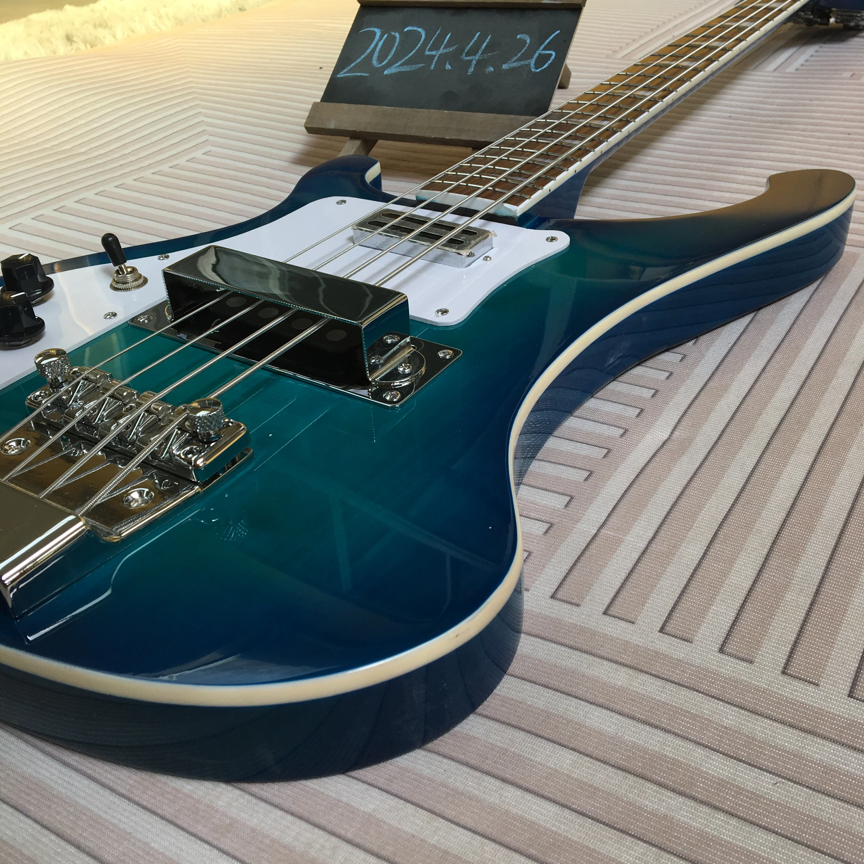DEAN guitar ディーン Razor アンバー 4弦ベース 専用ケース付 Deluxe Hard Case Bass - Edge Series | Dean Guitars