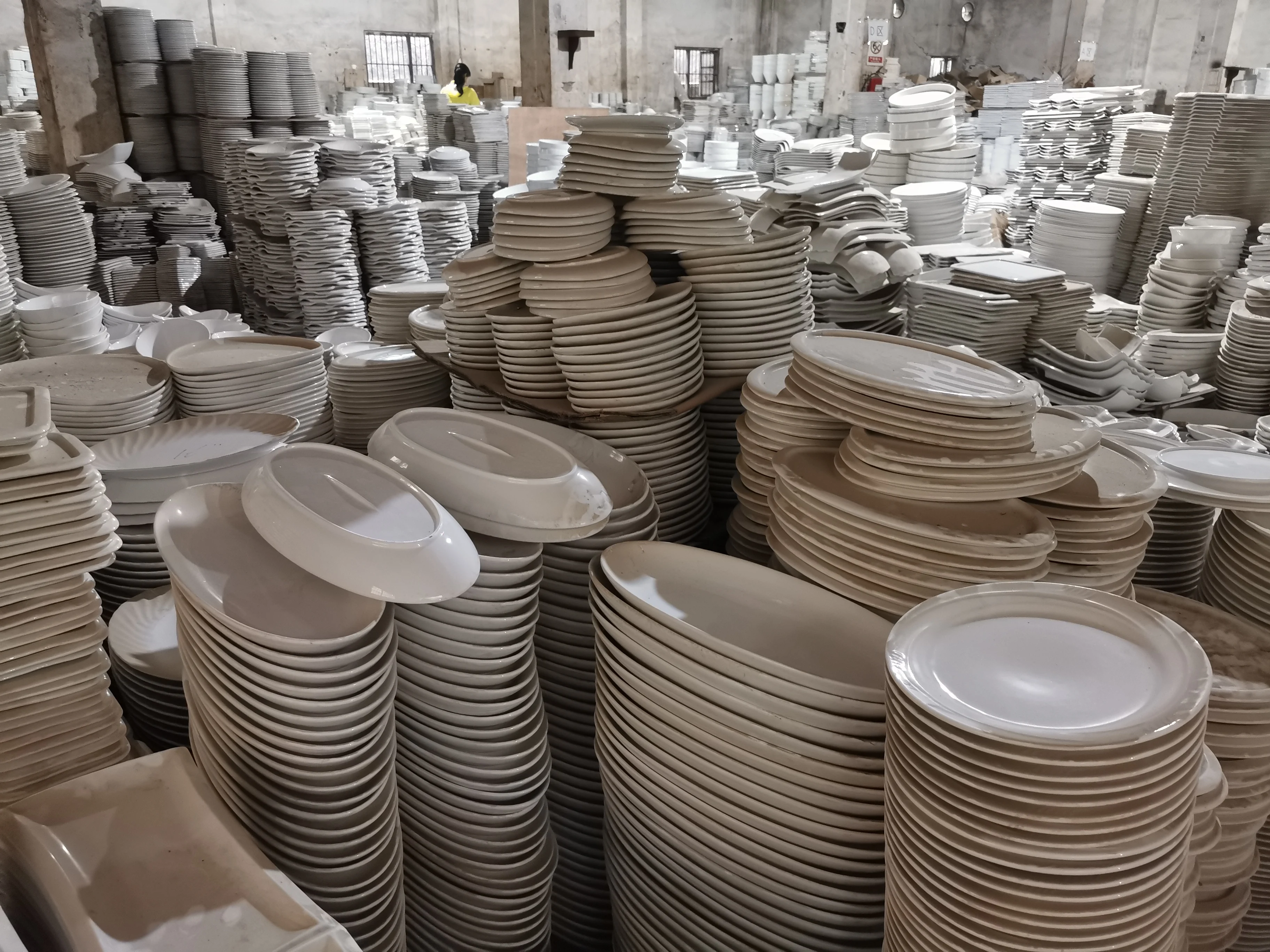 Wholesales Stock Plates Restaurant Ceramic Dinner Plate Porcelain Bowl