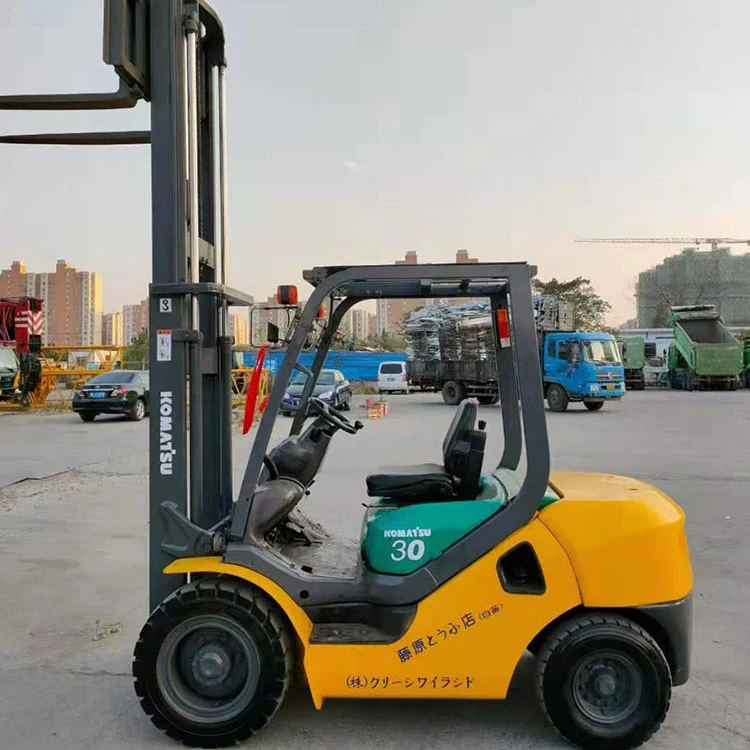 中古コマツオリジナル日本フォークリフト3トンディーゼルFd30