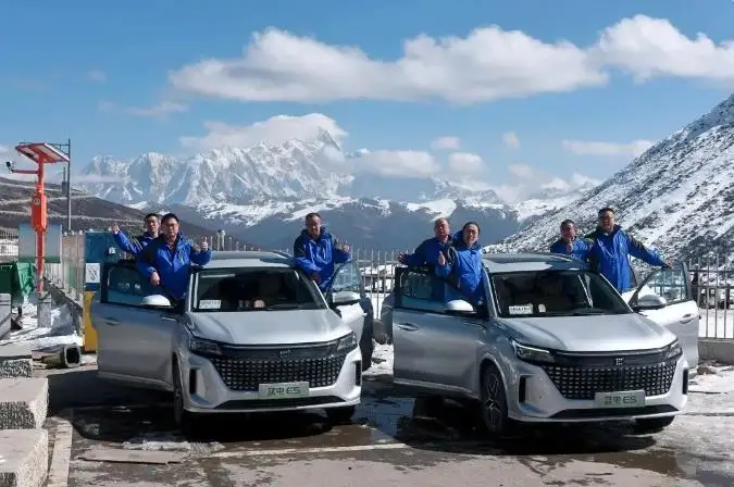 2024 DFSK E5 Plug in Hybrid Ev Phev Midsize Suv Car with Europe EEC/COC Certification