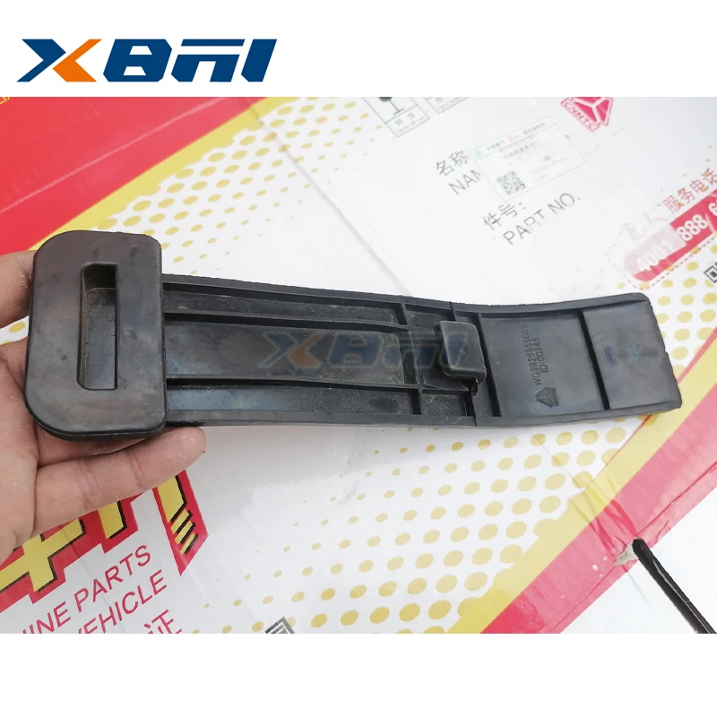 Fender Rubber Pull Strap for SITRAK C9H HOWO TH7 Cover