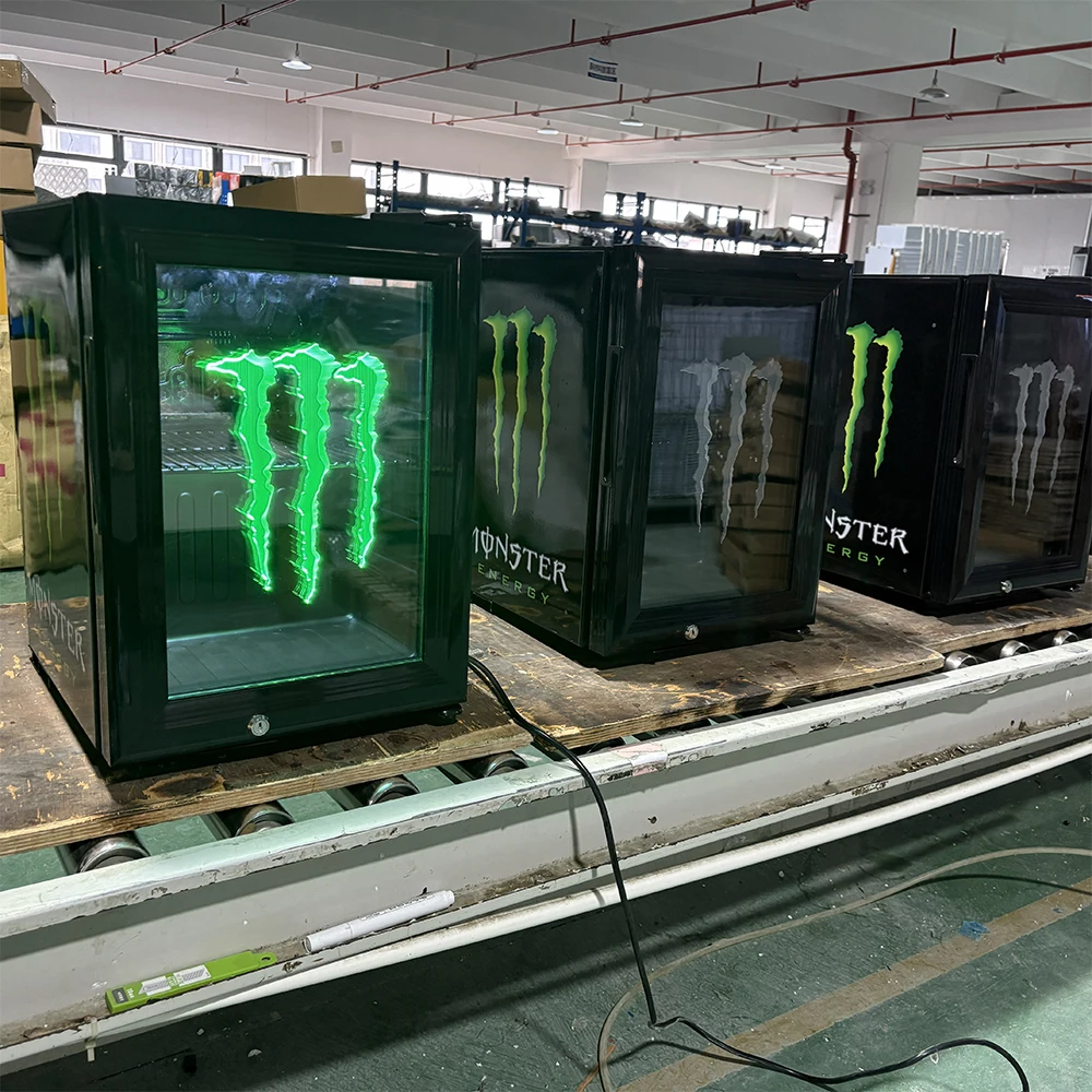 う*☆様 Monster Energy 冷蔵庫 LED照明付き あの「LED内蔵ミニゲーミング冷蔵庫」に30Lの大容量モデルが登場！約倍