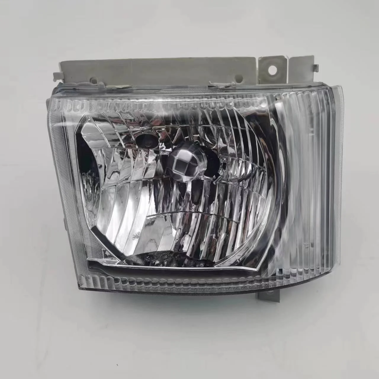 Auto Spare Parts High Quality Isuzu 700p Front Head Lamp Truck