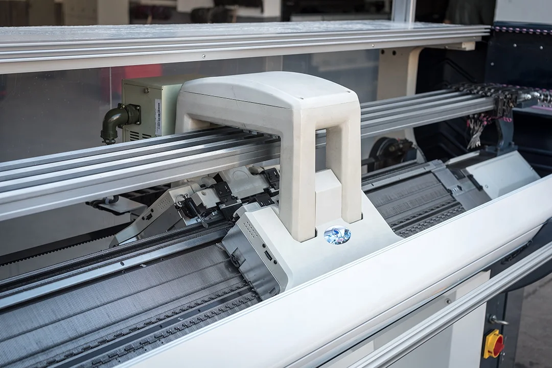 MaxZing Professional Computerized Flat  Knitting Machine  Knit All Kind of Weaving Pattern About Sweeter