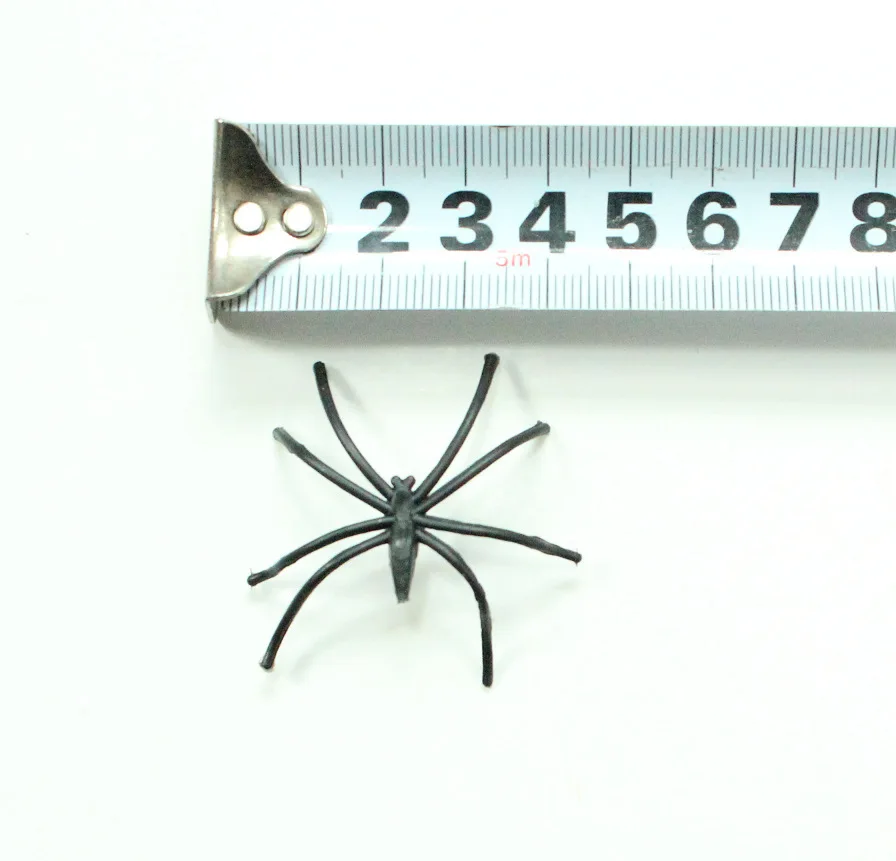 4cm Small Plastic Fake Spider Carnival Haunted House Prop Black Halloween Decorative Spiders 5414