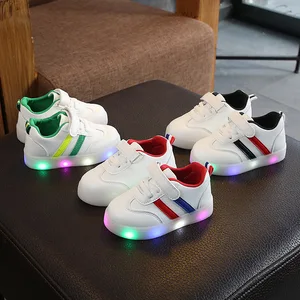 High Quality New Children's Luminous LED Casual Casual Rainbow of Flash Shoes Sneakers for Boys and Girls