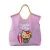 Planche de surf rose-violet avec un chaton
