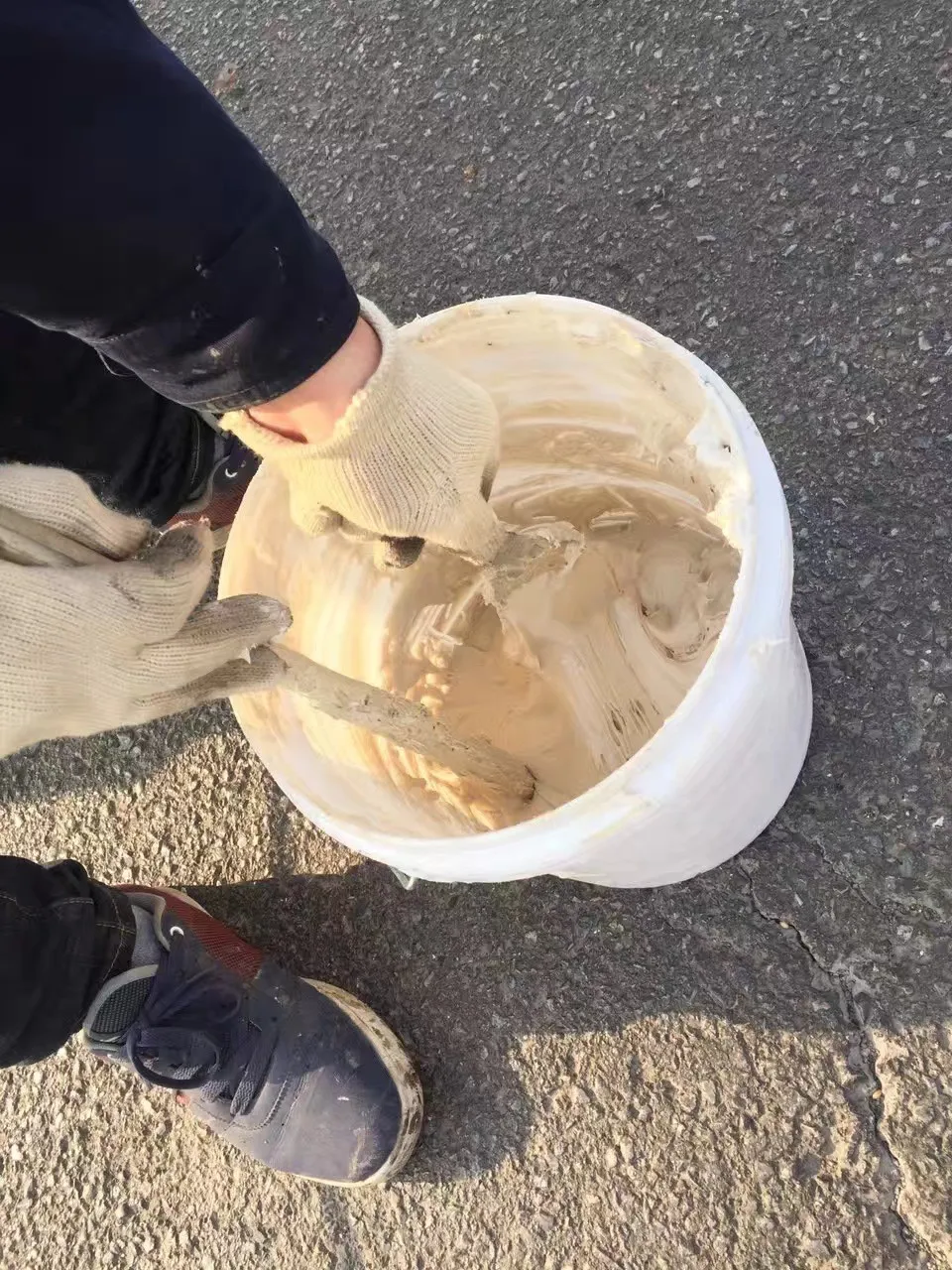 Epoxy Glue for Install Solar Road Stud