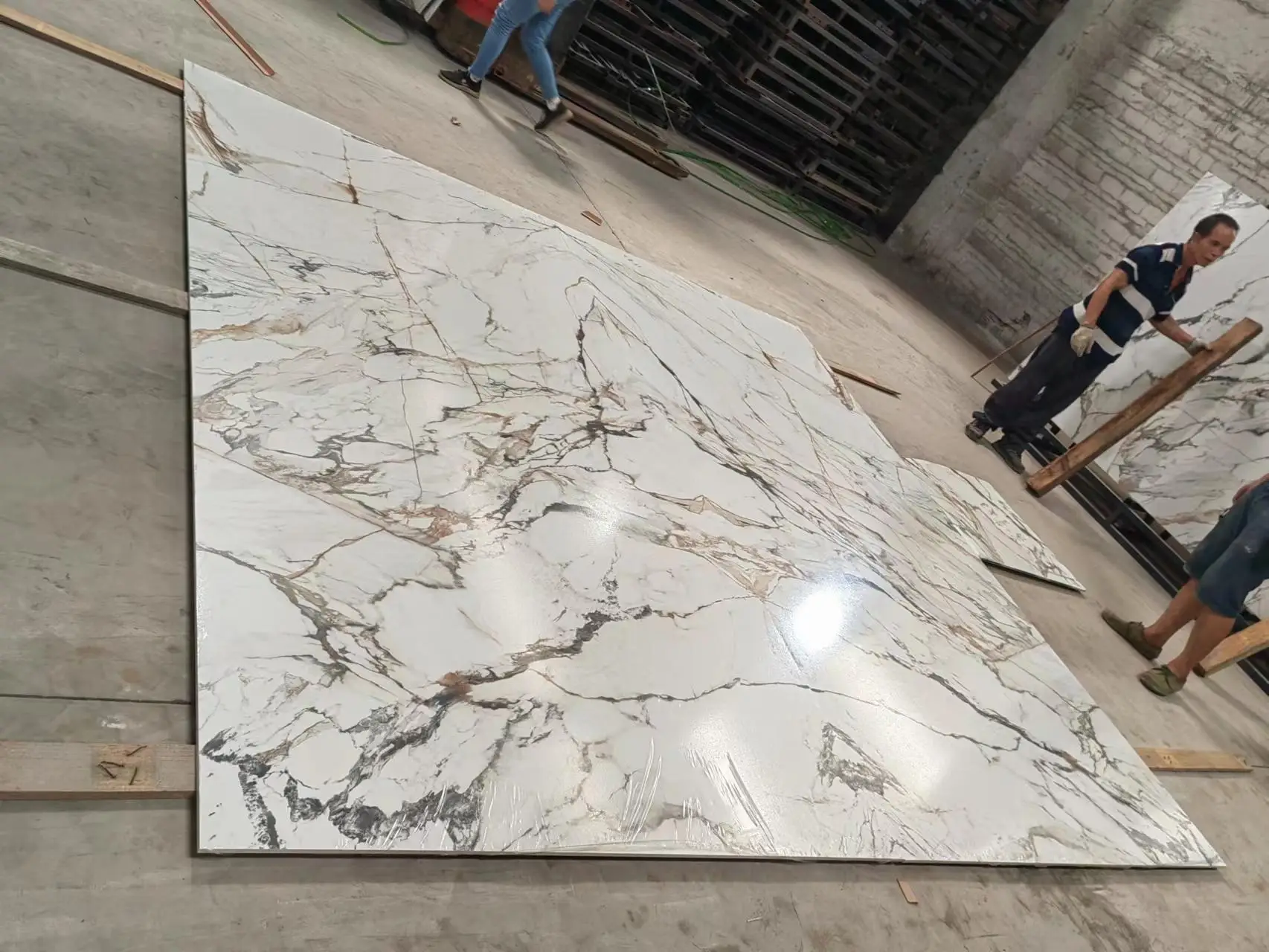 Wholesale Big Slab Calacatta Gold Sintered Stone Indoor Wall Bathroom Floor White Porcelain Tile