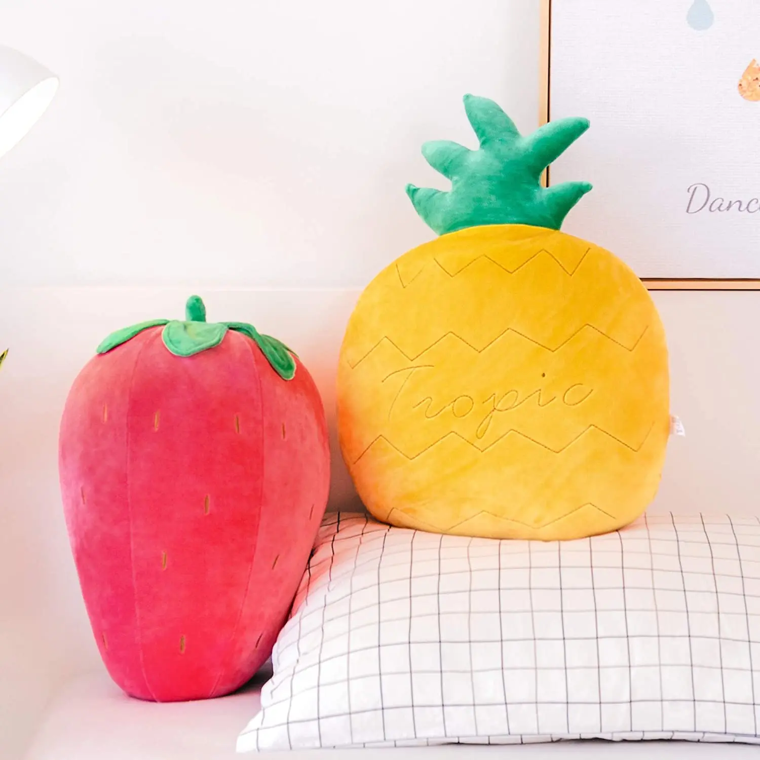 M154 Cloudy with a Chance of Meatballs 2 Barry Plush Strawberry