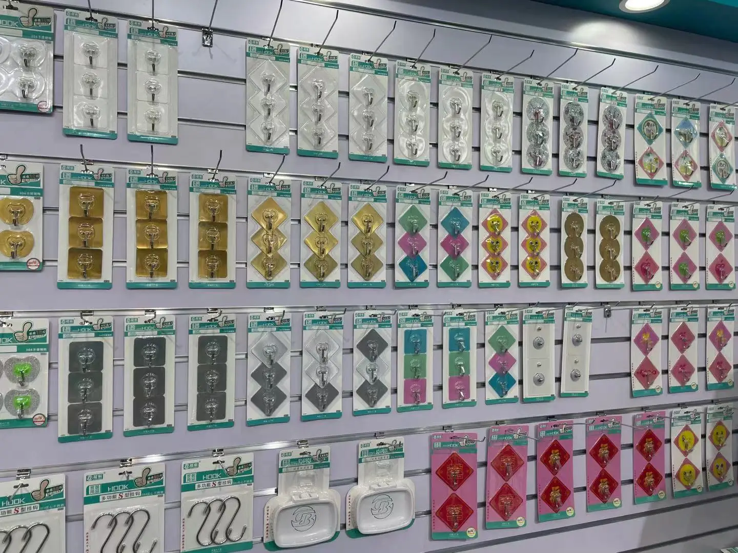 plastic wall hanger4.jpg