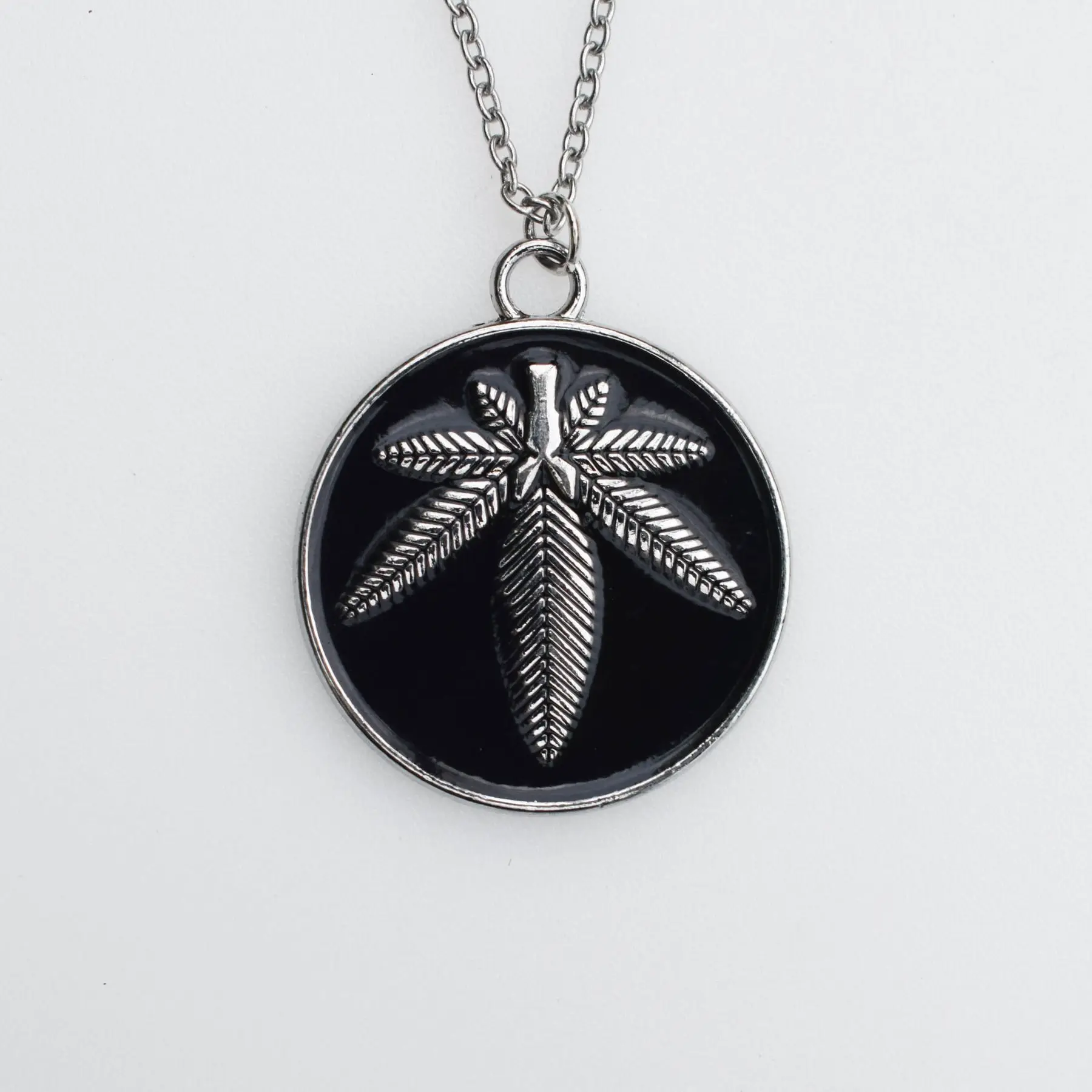 빈티지 블랙 에나멜 코인 펜던트 목걸이 메이플 리프 목걸이 남자| Alibaba.com