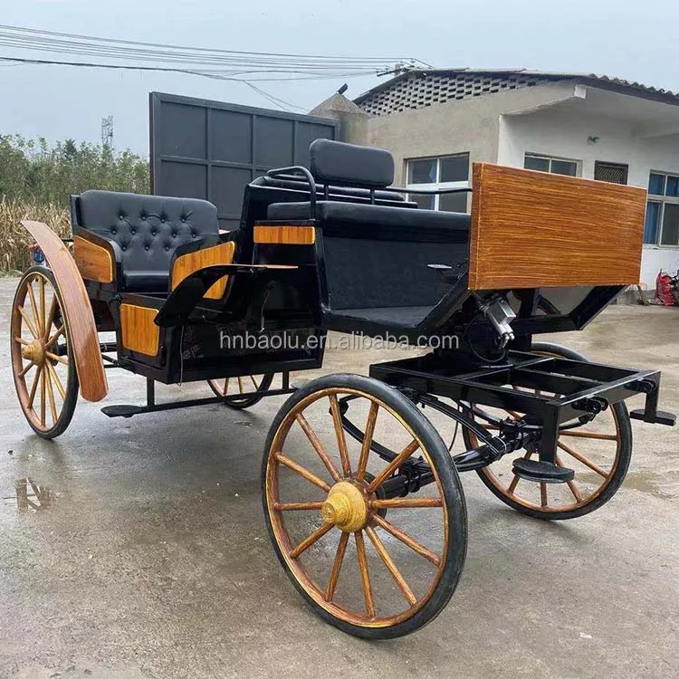 Outdoor Christmas Decoration Antique European Horse Traction And Electric Horse Carriage For