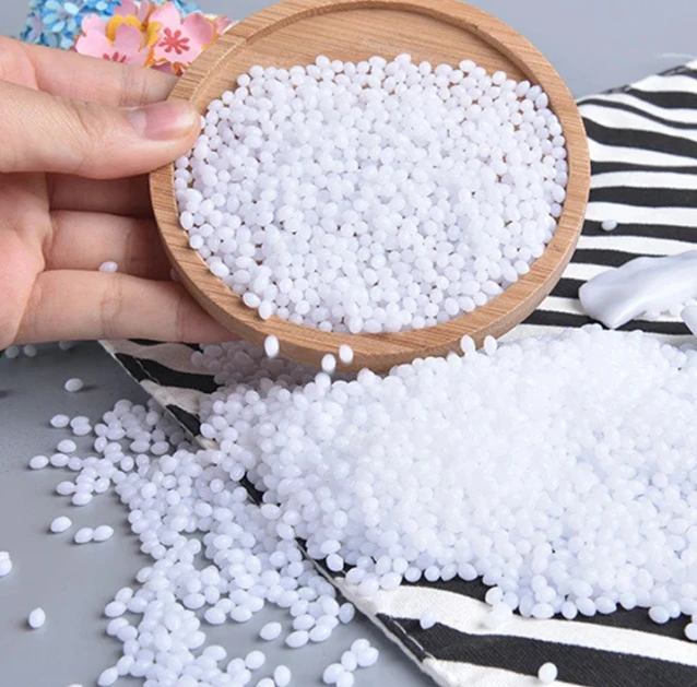 Colored Polycaprolactone (PCL) Moldable Plastic Pellets - China Plastic  Beads, DIY