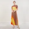 สีกากี