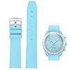 coutures blanches bleu clair