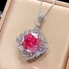 Pendentif rose avec chaîne vénitienne