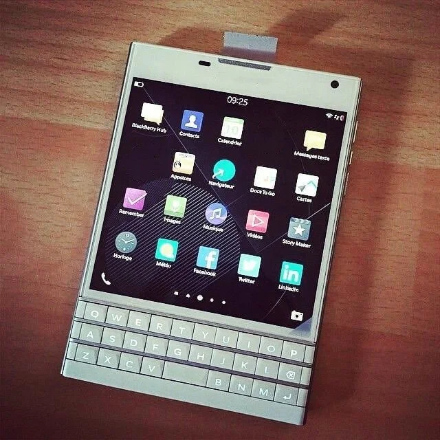 BlackBerry Passport 本体 充電器　イヤホンなし BlackBerry Passport 本体 充電器 イヤホンなし ブラックベリー
