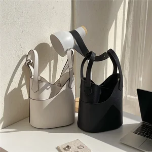 Women's Handbag Basket Shoulder Tote Crossbody Messenger Bag Ladies Large Capacity Fashion Splicing Leather Bucket Bag