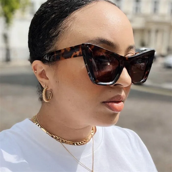 Nuevas gafas de sol Cat-eye Sunshade European and American Cool Punk Fashion Gafas de Sol para hombres y mujeres Unisex Custom Logo