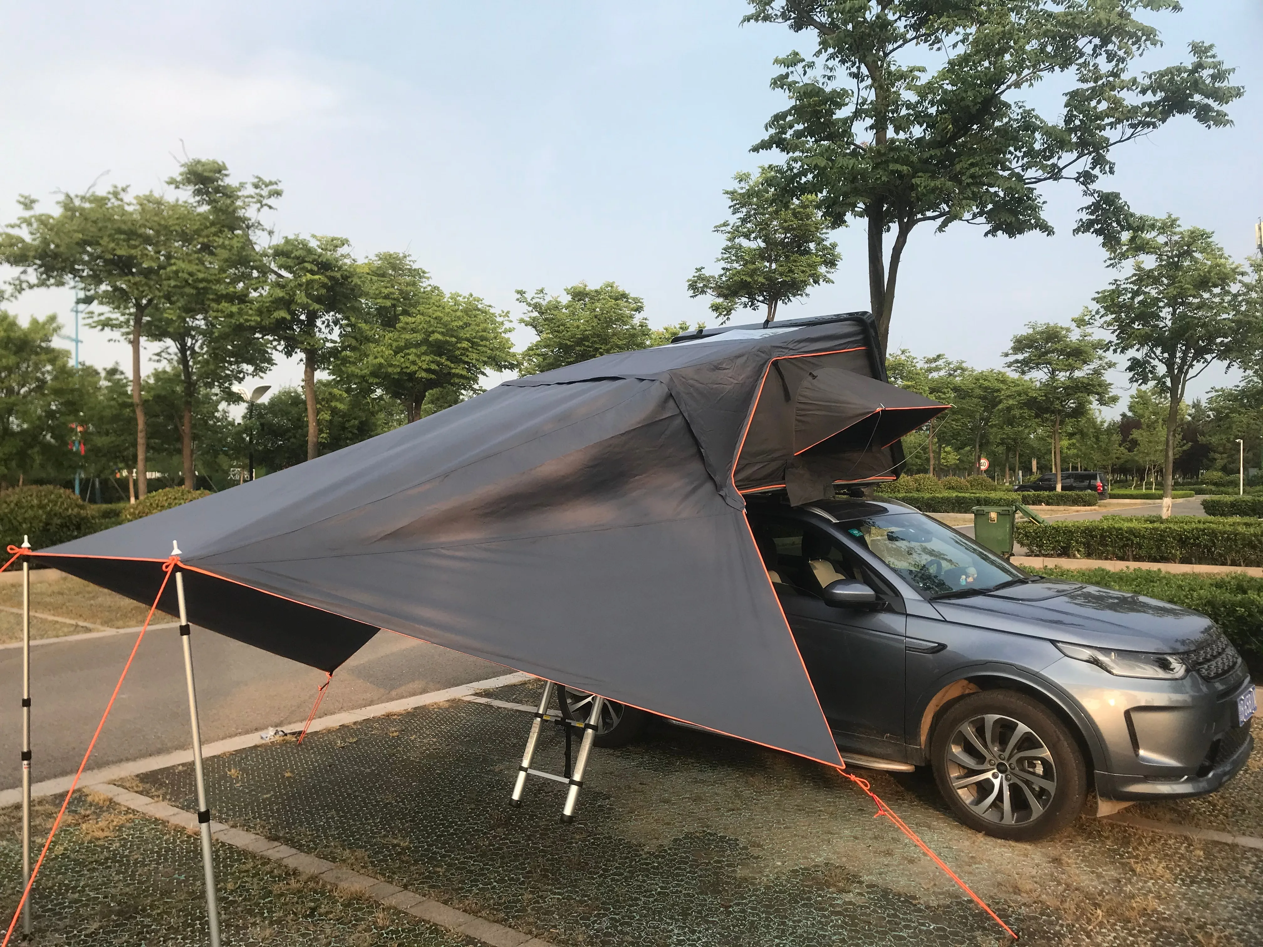 Side Open Hard Shell Roof Top Tent for 4x4 Off-Road SUV Van with Waterproof 2000-3000 Mm and 3-4 Person Capacity