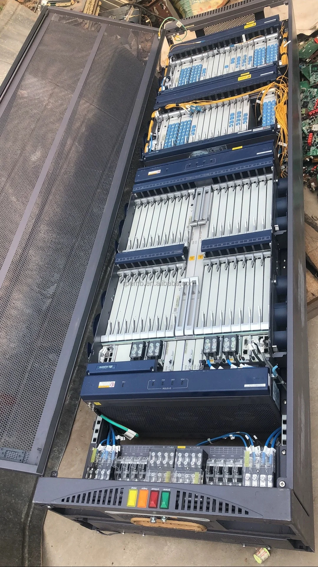 TNV3T402: 2 x 100 Gbit/s Tributary Service Processing