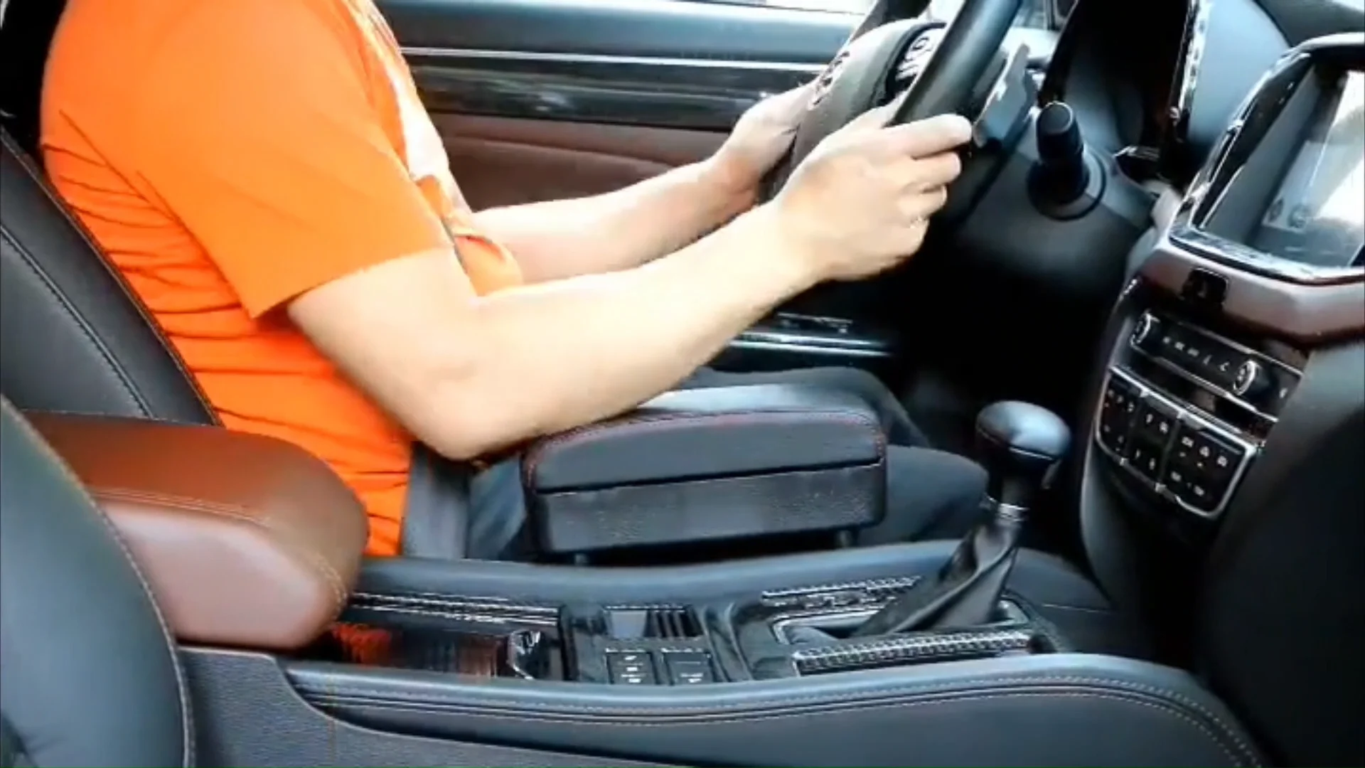 Rotatable Console Storage Box Wireless Charging Rechargeable Auto Arm