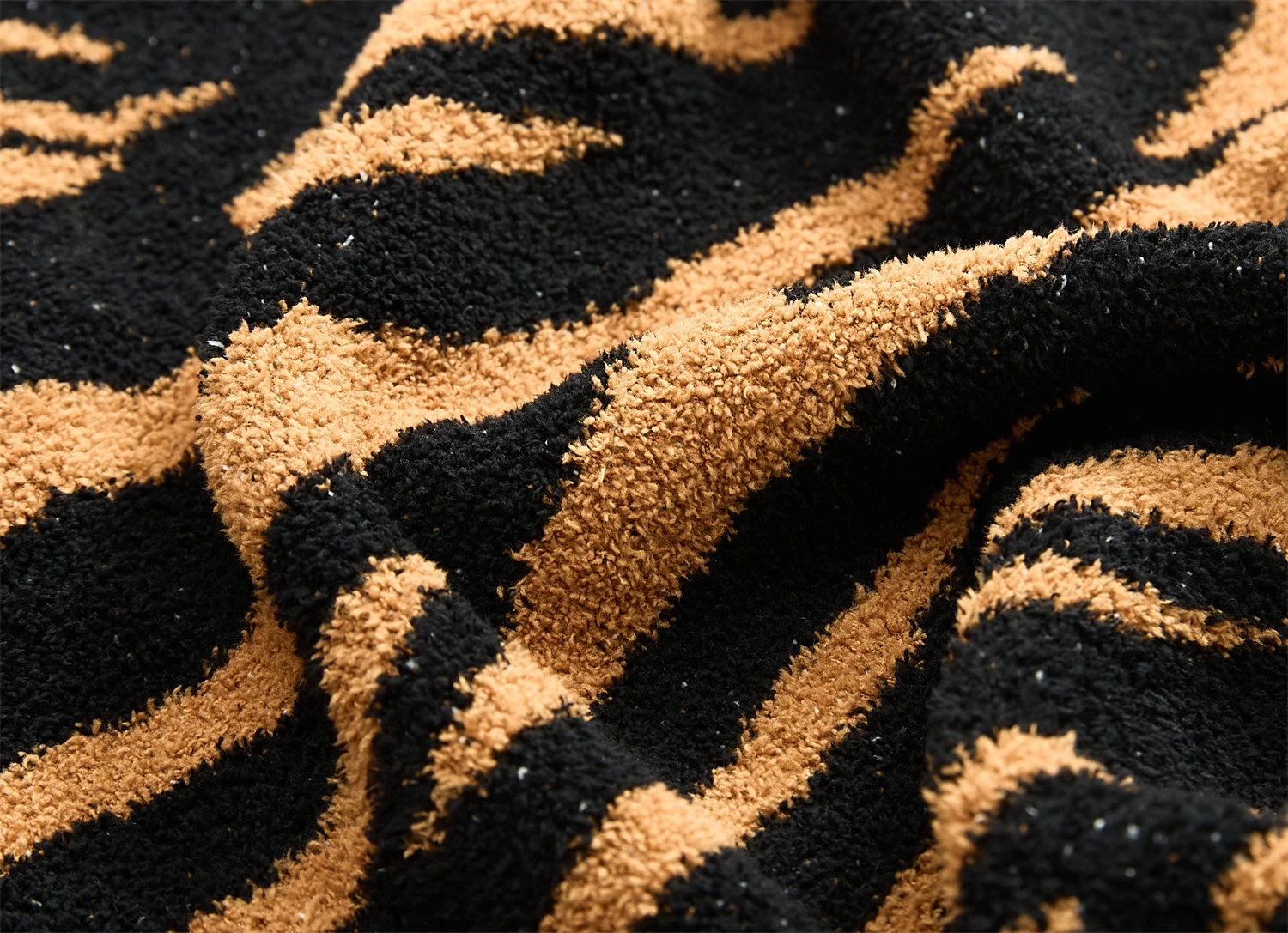 High Quality  Soft Warm 100% Polyester Leopard Print Knitted Throw Blanket For Home Decoration And Travel YPT supplier