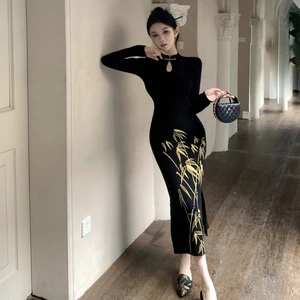 Long Sleeves Features Golden Bamboo Patterns and a Keyhole Neckline Creating an Elegant and Traditional Chinese - Style Look