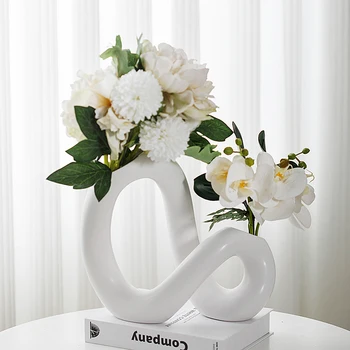 Irregular European Art Twist Modern Geometries Vintage Antique Nordic Table White Ceramic Flower Vase For Decoration