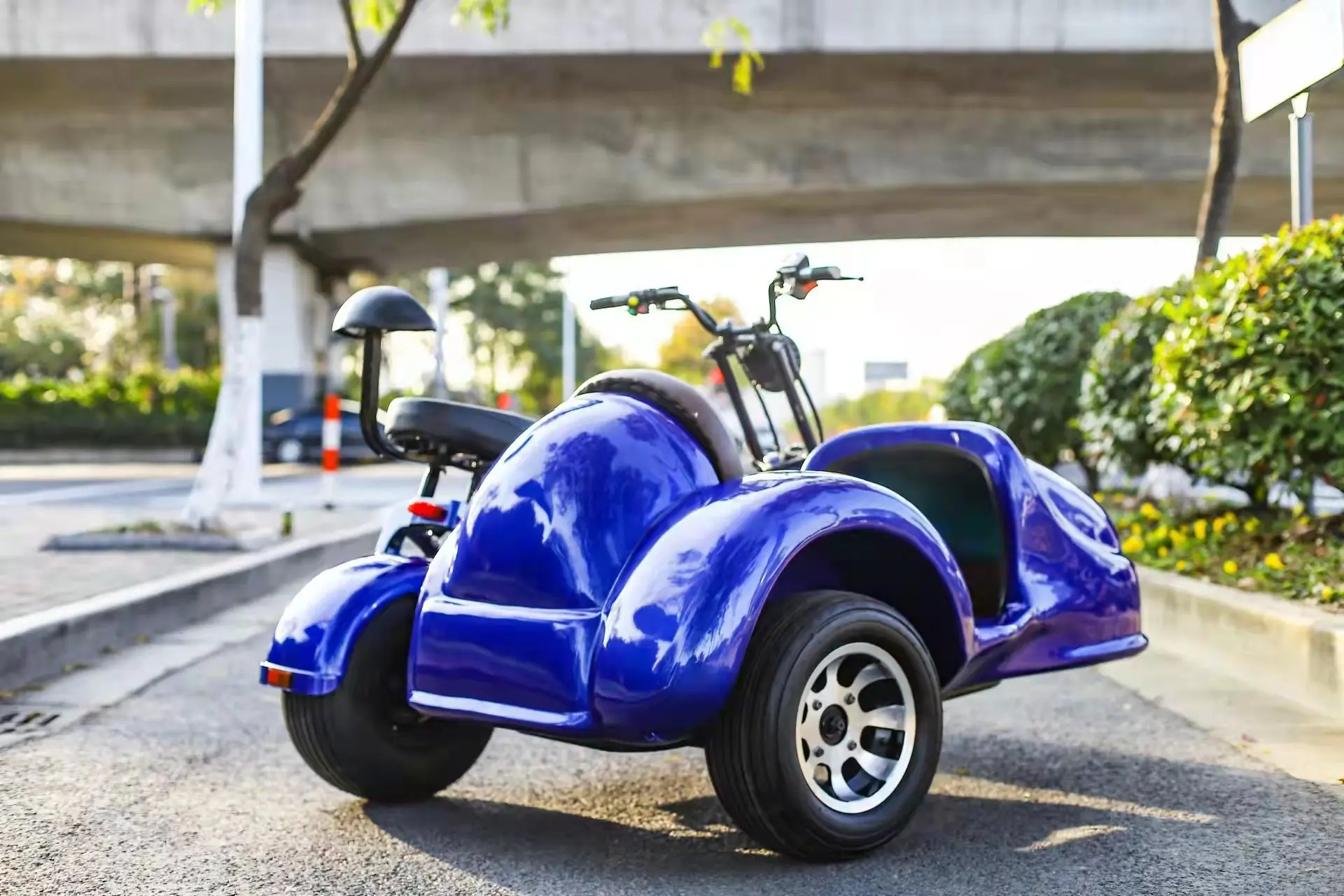 Итальянский мопед Vespa 2020 фиолетовая