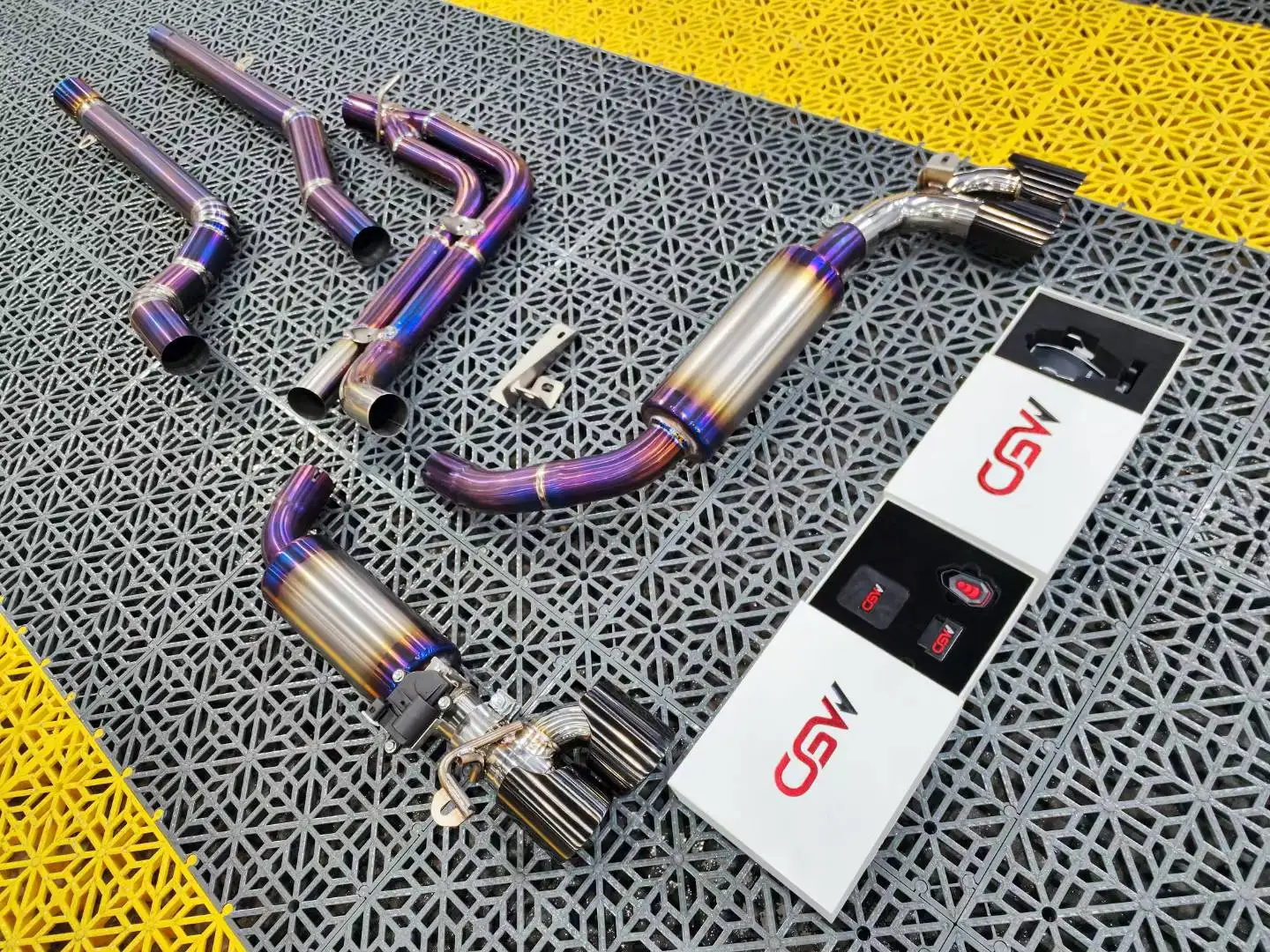 China-fabriek motoronderdele klep uitlaatpyp demper uitlaatpyp van titaan vir BMW F30 330e