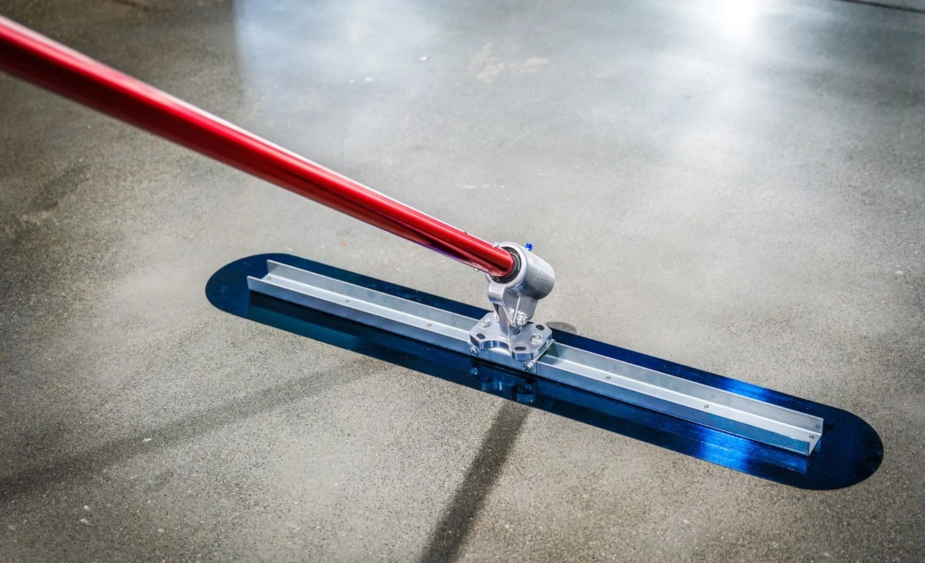 Concrete Fresno Trowel Bull Float With Carbon Blue Steel for Concrete Finishing