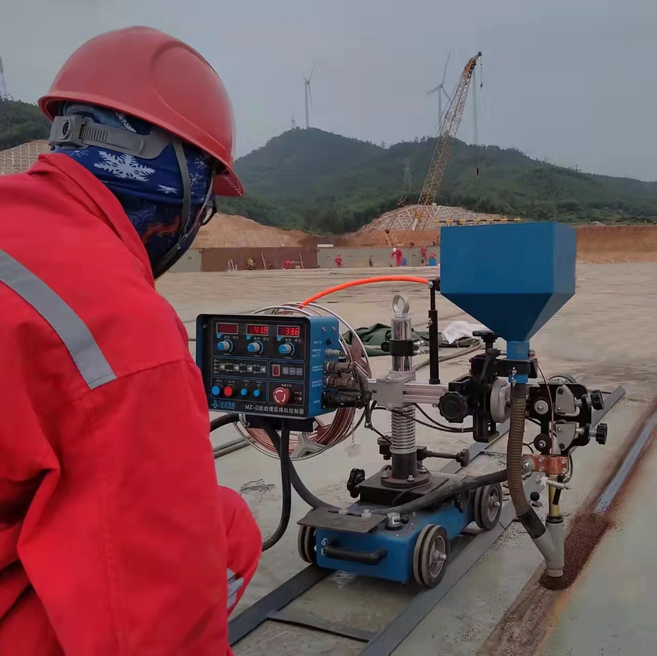 Tank Bottom Plate Welding Machine for Butt Corner Welding Machine on Tank Construction Site
