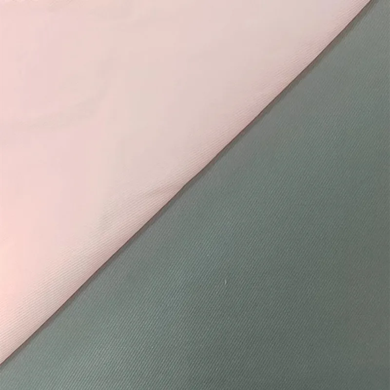 Нейлоновый хлопок 70D * 21S переменная саржа NC Водонепроницаемая 2/4 155Gsm куртка Готовая в наличии