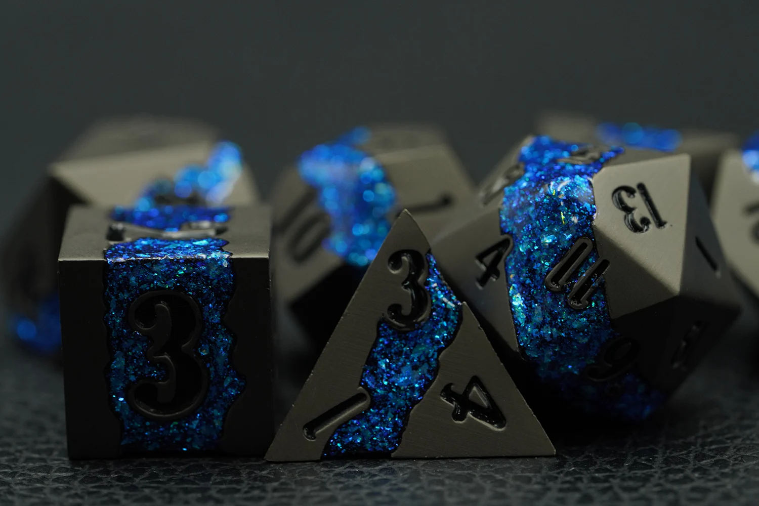 Table Game Accessories Factory Matt Zinc Alloy Bulk Dice Wholesale Custom Polyhedral Metal 7pcs Full Blue Stripe Dice Set factory