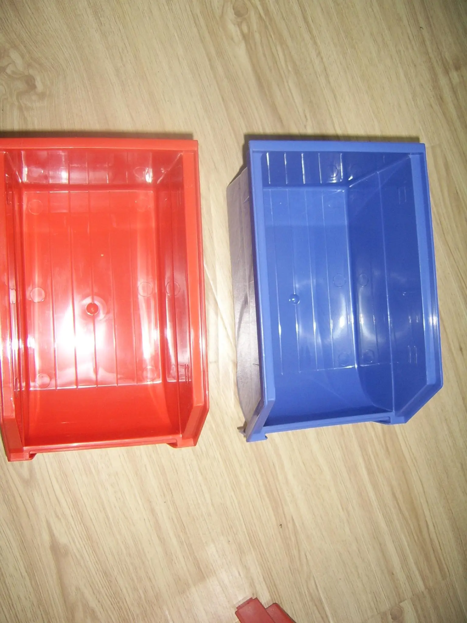 Plastic  bin (123)